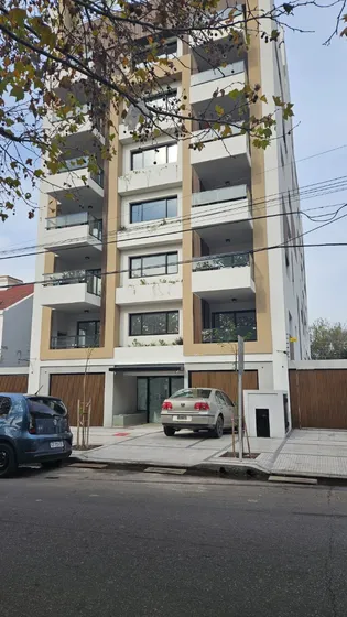 Venta Departamento 2 Amb Con Cochera Ituzaingo Sur 