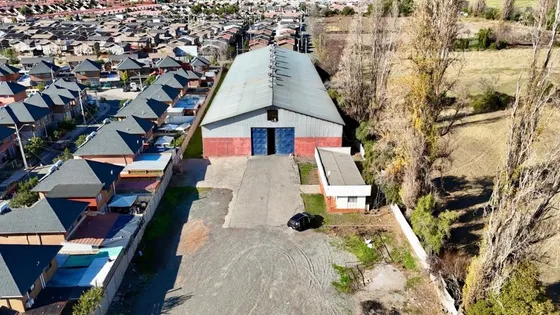Los Andes - Arrienda Galpón De 2.000 Con Oficinas