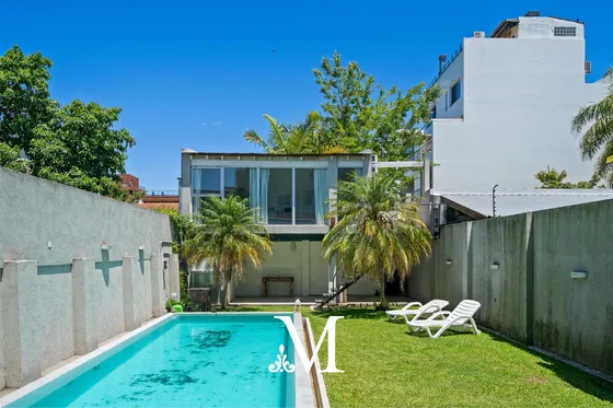 Casa En Saavedra Con Jardin, Pileta, Terraza Y Ascensor