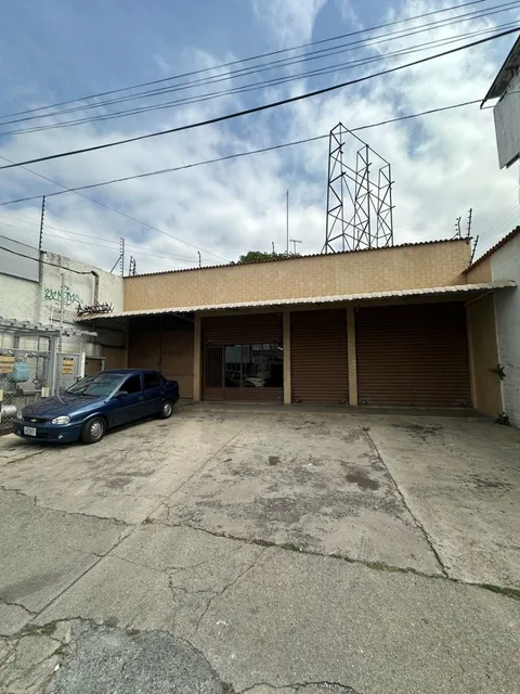 Alquiler De Excelente Local Comercial A Pie De Calle En Montecristo, Caracas. (r.o)