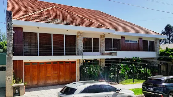 Venta Casa Sobre Dos Lotes Barrio Parque Bernal 