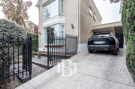 Casa En Venta De 5 Dorm. En Lo Barnechea