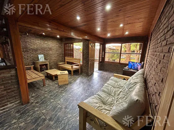 Venta De Casa Quinta Con Quincho Y Piscina En Ezpeleta