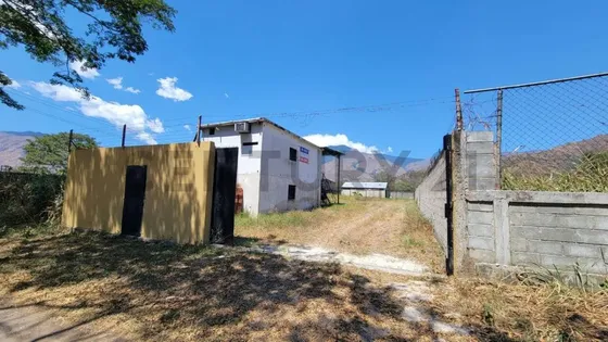 Venta De Terreno Con Mini Galpon Y Oficina