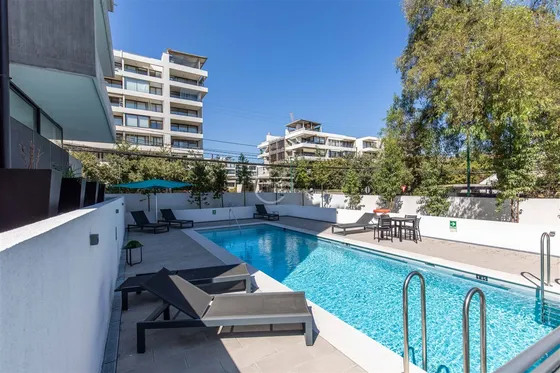 Dpto En Venta De 3 Dorm. En Lo B, Primer Piso Con Jardín. 