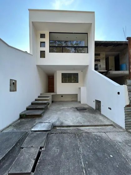 Casa En Venta Ubicada En Colinas De Pirineos En Obra Blanca / Ym