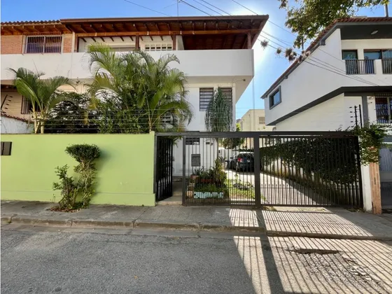 Se Vende Casa 200m² 4h+s/2b+s/2e Los Chorros