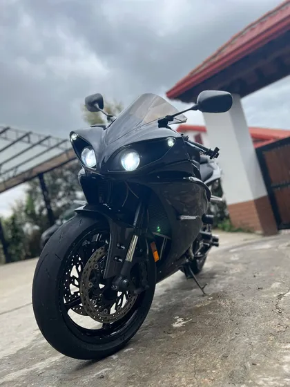 La Moto Es Toda Full Carbono . Accesorios Rizoma Originales
