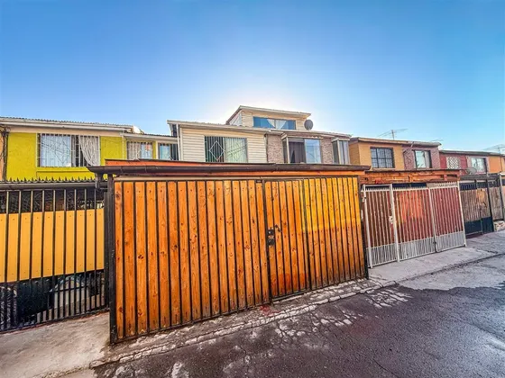 Casa En Venta De 4 Dorm. En Puente Alto