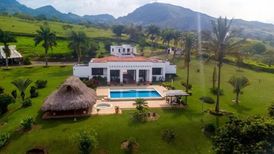 Finca En Tarso Con Espectacular Vista A La Naturaleza Hermosa Casa Campestre En Una De Las Mejores Veredas De Tarso Suroeste Antioqueño Con Espectacular Vista A Las Bellas Montañas. 