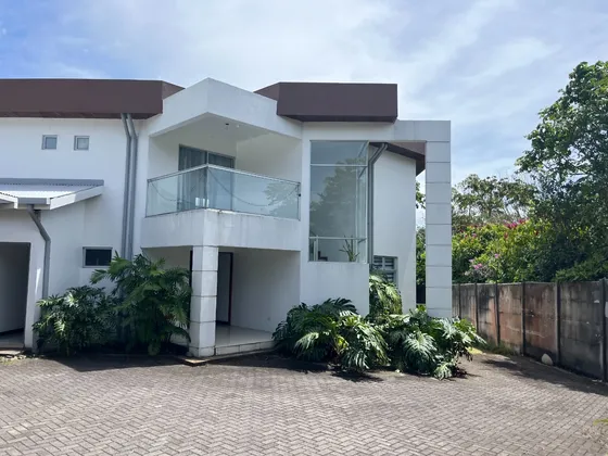 Vendo Hermosa Propiedad En Ángeles De San Rafael Heredia, Elegante Casa Y Amplias Zonas Verdes