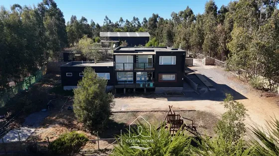 Amplia Parcela De 5.696 M2 Con Casa, Galpón Y Energía Solar