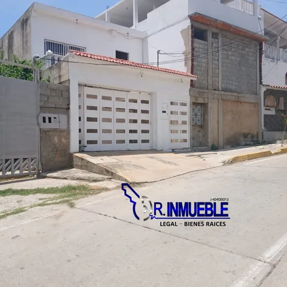 Catia La Mar Playa Grande Casa En Venta