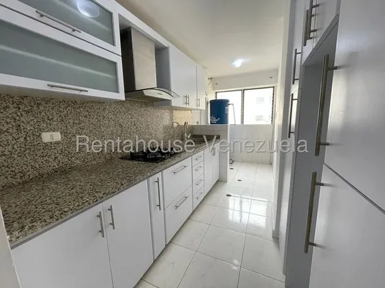 Jv Alquila Apartamento En Zona Tranquila Con La Ventaja De Tener Centros Comerciales Cerca. 25-20846 Jun23