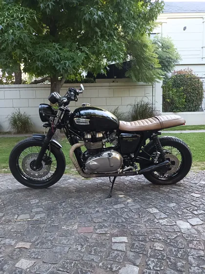 Triumph Thruxton 900
