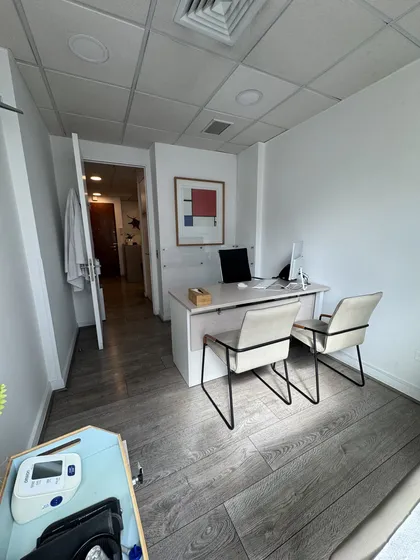 Linda Oficina Estoril Con Uso Y Goce De Oficina / Las Condes