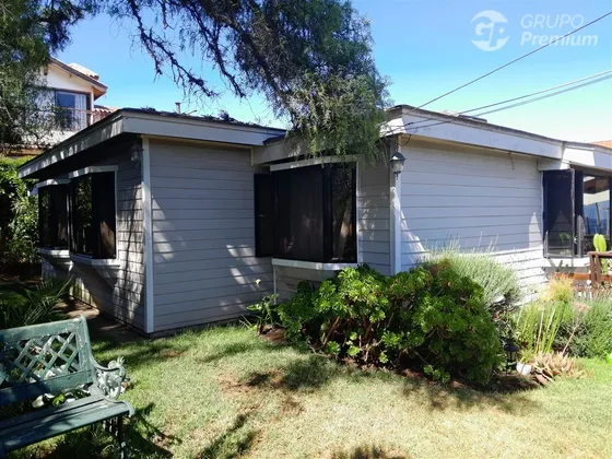 Casa En Venta De 4 Dorm. 3 Baños En Playa Amarilla, Concón