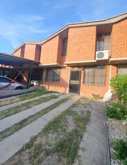 Townhouse En Nva Casarapa
