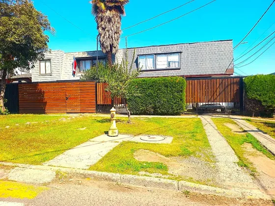 Se Vende Casa De 2 Pisos Sector Quilin.