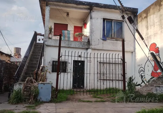 Casa En Venta 5 Amb. Castelar, A Mts. Vergara - Moron