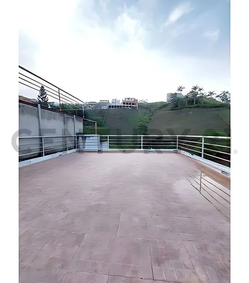 Casa De Tres Niveles Financiamiento Urb Parque El Retiro San Antonio