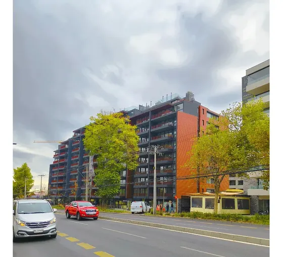 Local Comercial En Av. Las Condes Frente A Hospital Fach