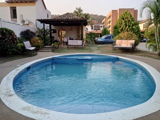 Johana Lazaro Town House En Res. Cumbres De Monte Alegre, Sector Tazajal, Valencia Edo. Carabobo.   *solo Clientes*