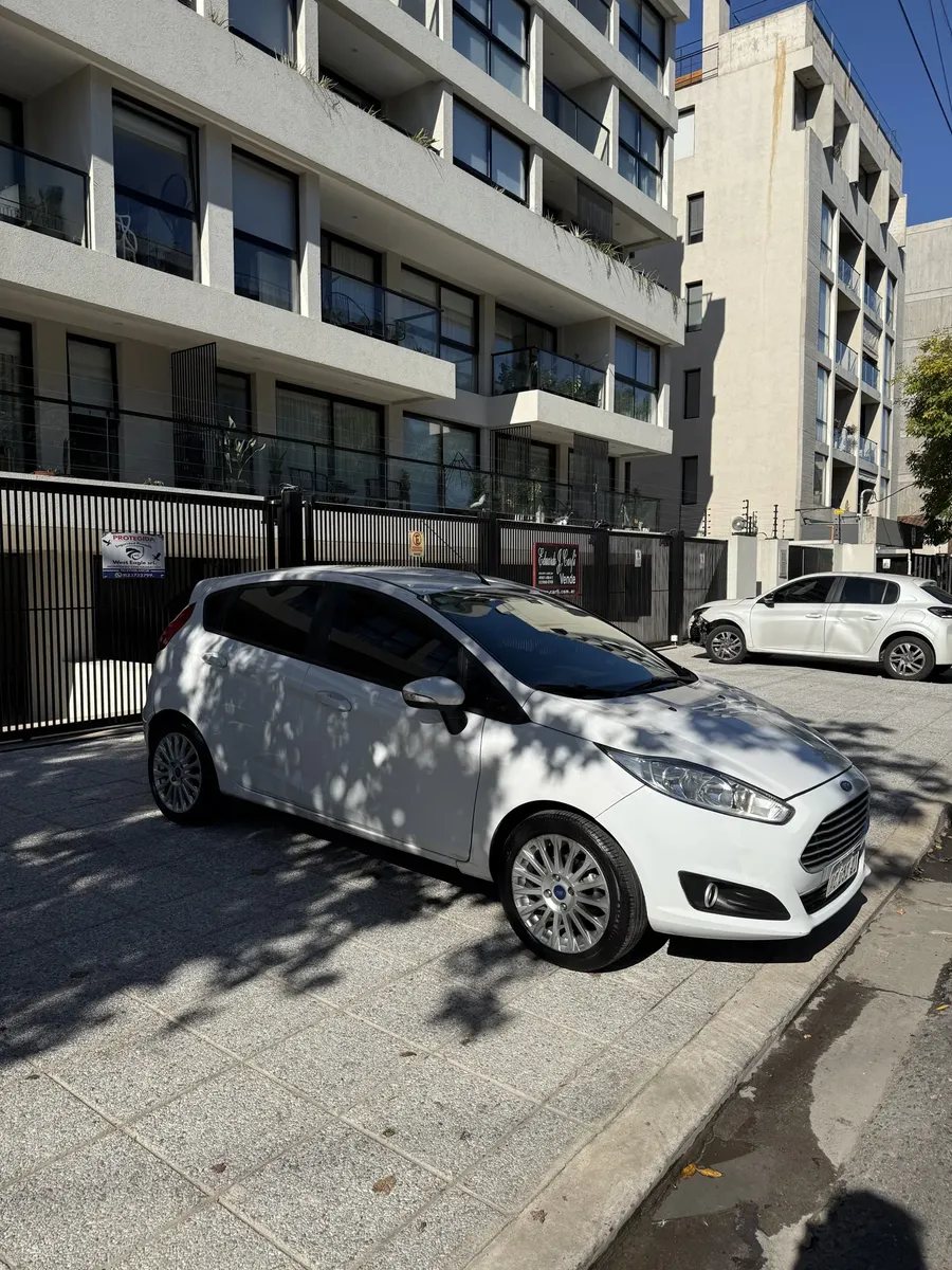 Ford Fiesta Kinetic 1.6 Se Plus Powershift 120cv