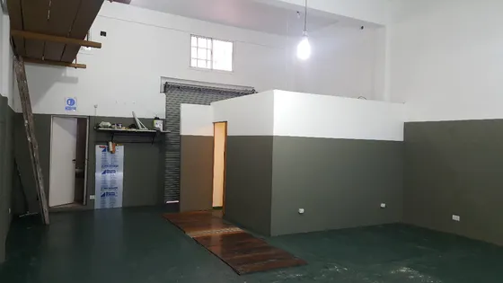 Galpon Deposito Con Estructura Para Contruir Tres Pisos Mas