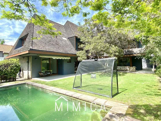 Casa En Venta De 6 Dorm. En Vitacura
