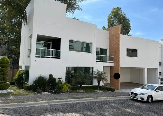 Casa En Lomas De Angelopolis