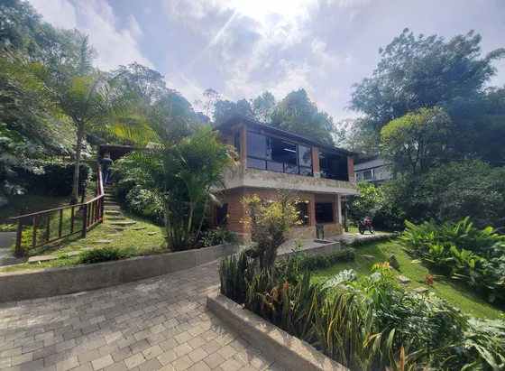 Casa En Venta Los Balsos En Lote Independiente Para Oficinas O Para Hotel