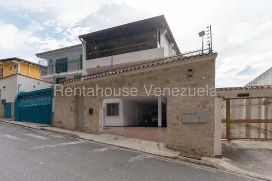 Agp Casa Con Anexo En Venta En Colinas De Santa Mónica, Moderna Con Terraza Y Excelente Vista 25-24157 Ys 