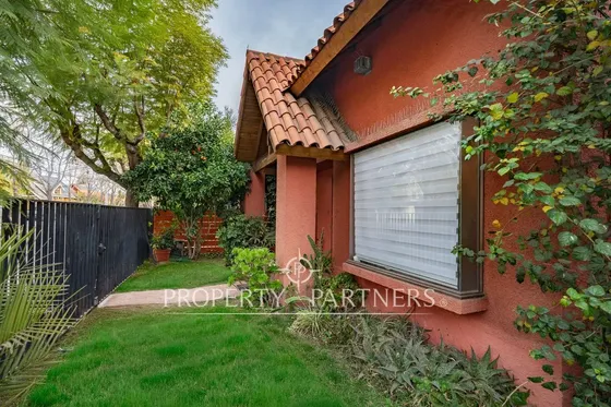 Venta Remodelada Casa Con Paneles Solares En Condo...