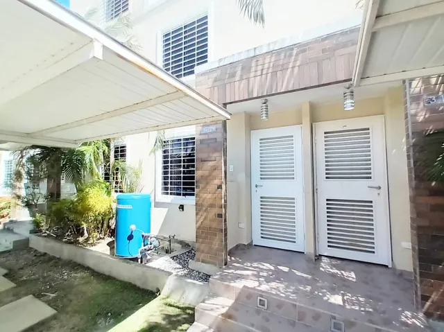 Hector Piña Vende Casa En Caminos De Tarabana, 24-7549