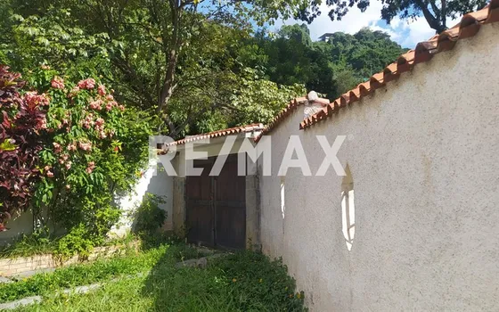 Amplia Casa En Venta En Colinas De Bello Monte 6h+s/4b+s/5pe