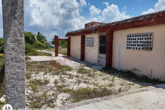 Vendo Amplio Terreno Con Casa Para Remodelar En Chelem A Unas Cuadras Del Mar