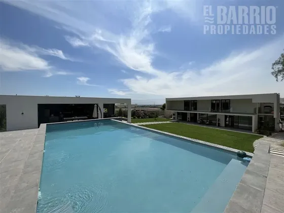 Casa En Venta De 5 Dorm. En Piedra Roja, Chicureo