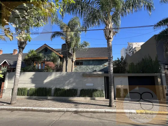Casa De Primera Categoría En El Centro De Ramos Mejía