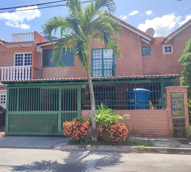 Amplia Casa, La Esperanza, Castillejo, Guatire L2x