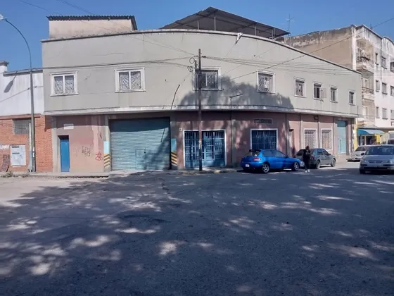 Edificio De 2 Plantas Zona Residencial/comercial Buena Oportunidad Para Remodelar O Adecuar 