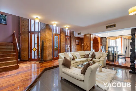 Casa En Venta - 4 Dormitorios 4 Baños - Cochera - 751mts2 - La Plata