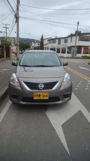 Nissan Versa 1.6 Sense