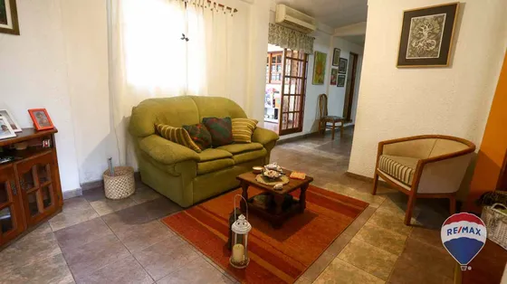 Casa En Venta De 6 Ambientes Llavallol Con Pileta