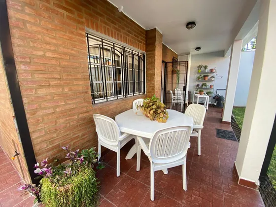 Venta Casa Wilde 3 Ambientes 2 Cocheras 