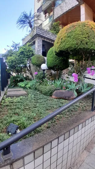 Apartamento Com Dois Quartos E Garagem Fechada 