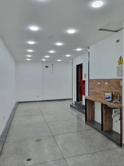 Local Comercial Estratégicamente Ubicado En La Concurrida Avenida Las Ferias.