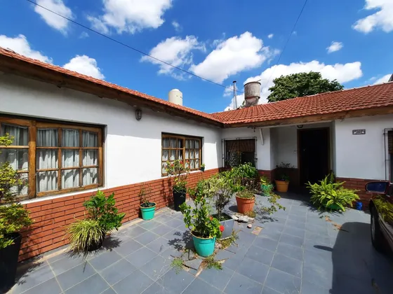 Venta Casa 3 Amb 300 M2 Patio Valentin Alsina Lanus