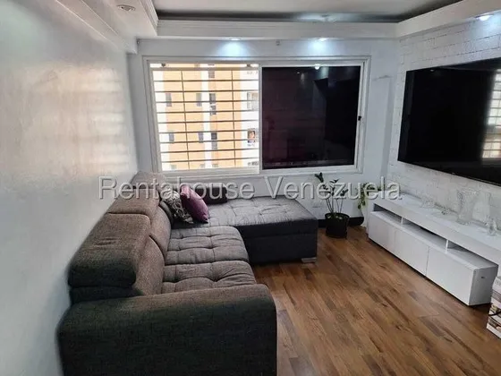 Jg Cod Flex 25-20532 Se Vende Bello Y Actualizado Apartamento En El Paraiso Negociable  2 Puestos De Estacionamiento