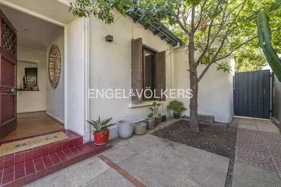Casa En Barrio Las Flores: Tranquilidad Y Excelente Entorno